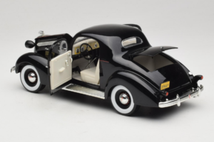 Pontiac Deluxe Zwart Signature Models 1:18 18106 Metaal — afbeelding 5 van 8