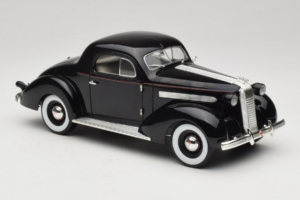 Pontiac Deluxe Zwart Signature Models 1:18 18106 Metaal — afbeelding 6 van 8