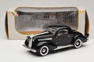 Pontiac Deluxe Zwart Signature Models 1:18 18106 Metaal — afbeelding 8 van 8