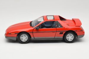 Pontiac Fiero GT Rood Road Signature 1:18 92588 Metaal — afbeelding 4 van 8
