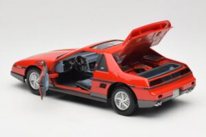 Pontiac Fiero GT Rood Road Signature 1:18 92588 Metaal — afbeelding 5 van 8
