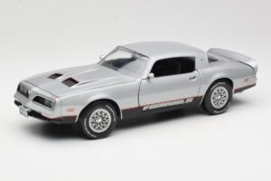 Pontiac Firebird Formula Zilver ERTL 1:18 33514 Metaal
