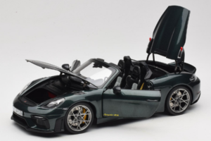 Porsche 718 Spyder RS Weissach Pack Forest Green Norev 1:18 187272 Metaal — afbeelding 2 van 8