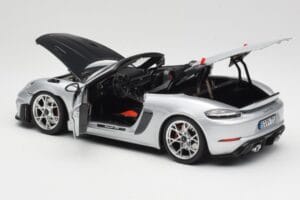 Porsche 718 Spyder RS Weissach Pack GT-Silver Metallic Norev 1:18 187270 Metaal — afbeelding 5 van 8