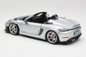 Porsche 718 Spyder RS Weissach Pack GT-Silver Metallic Norev 1:18 187270 Metaal — afbeelding 7 van 8