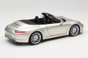 Porsche 911 991 Carrera S Cabriolet GT Zilver Metallic Minichamps 1:18 100061030 Metaal — afbeelding 3 van 8