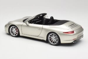Porsche 911 991 Carrera S Cabriolet GT Zilver Metallic Minichamps 1:18 100061030 Metaal — afbeelding 7 van 8