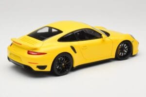 Porsche 911 991 Turbo S Geel Met Zwarte Velgen Minichamps 1:18 110062321 Metaal — afbeelding 3 van 8