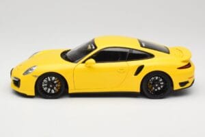 Porsche 911 991 Turbo S Geel Met Zwarte Velgen Minichamps 1:18 110062321 Metaal — afbeelding 4 van 8