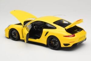 Porsche 911 991 Turbo S Geel Met Zwarte Velgen Minichamps 1:18 110062321 Metaal — afbeelding 5 van 8