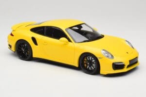 Porsche 911 991 Turbo S Geel Met Zwarte Velgen Minichamps 1:18 110062321 Metaal — afbeelding 6 van 8
