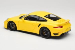 Porsche 911 991 Turbo S Geel Met Zwarte Velgen Minichamps 1:18 110062321 Metaal — afbeelding 7 van 8
