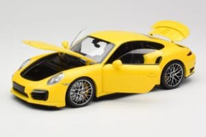 Porsche 911 991 Turbo S Geel Met Zilveren Velgen Minichamps 1:18 110062322 Metaal — afbeelding 2 van 8