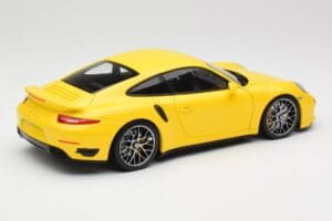 Porsche 911 991 Turbo S Geel Met Zilveren Velgen Minichamps 1:18 110062322 Metaal — afbeelding 3 van 8