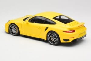 Porsche 911 991 Turbo S Geel Met Zilveren Velgen Minichamps 1:18 110062322 Metaal — afbeelding 5 van 8