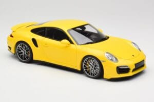 Porsche 911 991 Turbo S Geel Met Zilveren Velgen Minichamps 1:18 110062322 Metaal — afbeelding 6 van 8