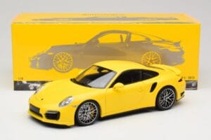 Porsche 911 991 Turbo S Geel Met Zilveren Velgen Minichamps 1:18 110062322 Metaal — afbeelding 8 van 8