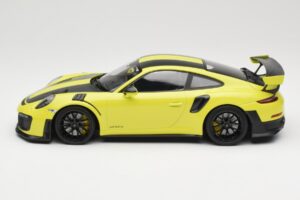 Porsche 911 GT2 RS 991.2 Weissach Package Groen Zwarte Velgen Minichamps 1:18 155068300-1 Metaal — afbeelding 3 van 6