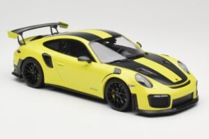 Porsche 911 GT2 RS 991.2 Weissach Package Groen Zwarte Velgen Minichamps 1:18 155068300-1 Metaal — afbeelding 4 van 6