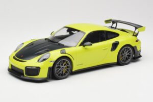 Porsche 911 991.2 GT2 RS Limoengroen met Zilveren Velgen Minichamps 1:18 155068309 Metaal