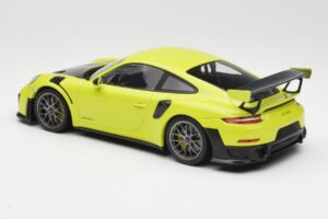 Porsche 911 991.2 GT2 RS Limoengroen met Zilveren Velgen Minichamps 1:18 155068309 Metaal — afbeelding 5 van 6