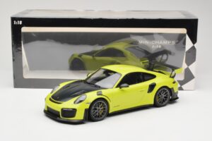 Porsche 911 991.2 GT2 RS Limoengroen met Zilveren Velgen Minichamps 1:18 155068309 Metaal — afbeelding 6 van 6