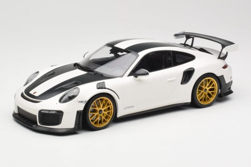 Porsche 911 991.2 GT2 RS Weissach Package Wit Met Gouden Velgen Minichamps 1:18 153068308 Metaal