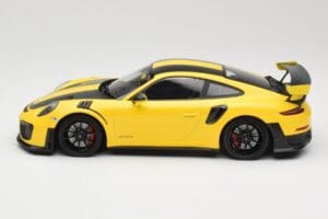 Porsche 911 991.2 GT2 RS Weissach Package Geel met Zwarte Velgen Minichamps 1:18 155068311 Metaal — afbeelding 3 van 6