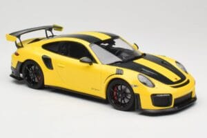 Porsche 911 991.2 GT2 RS Weissach Package Geel met Zwarte Velgen Minichamps 1:18 155068311 Metaal — afbeelding 4 van 6