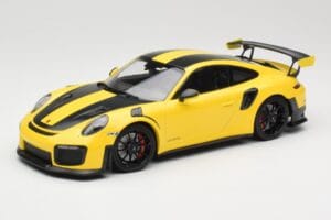 Porsche 911 991.2 GT2 RS Weissach Package Geel met Zwarte Velgen Minichamps 1:18 155068311 Metaal