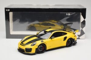 Porsche 911 991.2 GT2 RS Weissach Package Geel met Zwarte Velgen Minichamps 1:18 155068311 Metaal — afbeelding 6 van 6