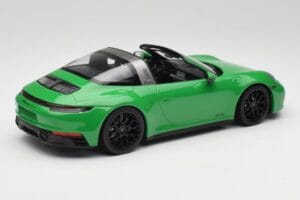 Porsche 911 991.2 Targa 4 GTS British Racing Groen Minichamps 1:18 155061065 Metaal — afbeelding 2 van 6
