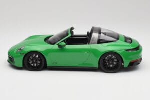 Porsche 911 991.2 Targa 4 GTS British Racing Groen Minichamps 1:18 155061065 Metaal — afbeelding 3 van 6