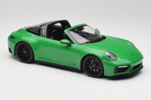 Porsche 911 991.2 Targa 4 GTS British Racing Groen Minichamps 1:18 155061065 Metaal — afbeelding 4 van 6