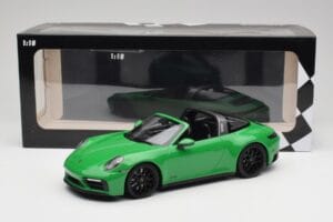Porsche 911 991.2 Targa 4 GTS British Racing Groen Minichamps 1:18 155061065 Metaal — afbeelding 6 van 6