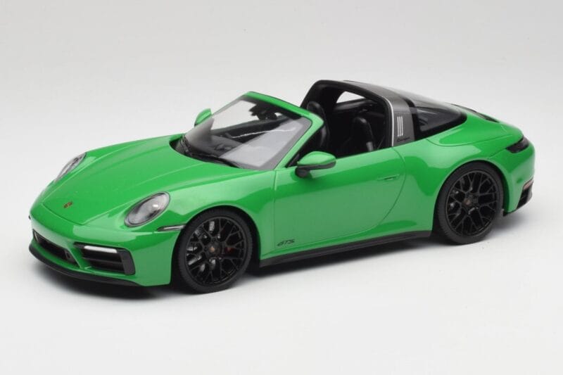 Porsche 911 991.2 Targa 4 GTS British Racing Groen Minichamps 1:18 155061065 Metaal