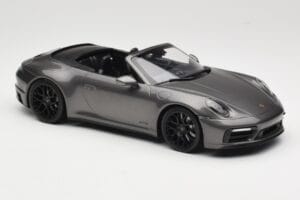 Porsche 911 992 Carrera 4 GTS Cabriolet Grey Metallic Minichamps 1:18 155063031 Metaal — afbeelding 4 van 6