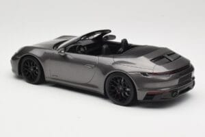 Porsche 911 992 Carrera 4 GTS Cabriolet Grey Metallic Minichamps 1:18 155063031 Metaal — afbeelding 5 van 6