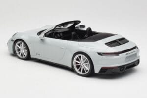 Porsche 911 992 Carrera 4 GTS Cabriolet Grijs Minichamps 1:18 155063034 Metaal — afbeelding 4 van 6