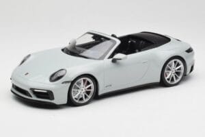 Porsche 911 992 Carrera 4 GTS Cabriolet Grijs Minichamps 1:18 155063034 Metaal