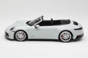 Porsche 911 992 Carrera 4 GTS Cabriolet Grijs Minichamps 1:18 155063034 Metaal — afbeelding 5 van 6