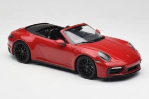Porsche 911 992 Carrera 4 GTS Cabriolet Rood Minichamps 1:18 155063032 Metaal — afbeelding 4 van 6