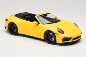 Porsche 911 992 Carrera 4 GTS Cabriolet Geel Minichamps 1:18 155063030 Metaal — afbeelding 4 van 6