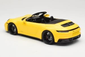 Porsche 911 992 Carrera 4 GTS Cabriolet Geel Minichamps 1:18 155063030 Metaal — afbeelding 5 van 6