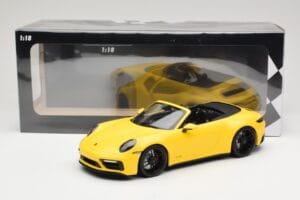 Porsche 911 992 Carrera 4 GTS Cabriolet Geel Minichamps 1:18 155063030 Metaal — afbeelding 6 van 6