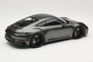 Porsche 911 992 Carrera 4 GTS Green Metallic Minichamps 1:18 155063101 Metaal — afbeelding 2 van 6