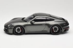 Porsche 911 992 Carrera 4 GTS Green Metallic Minichamps 1:18 155063101 Metaal — afbeelding 3 van 6