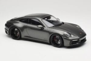 Porsche 911 992 Carrera 4 GTS Green Metallic Minichamps 1:18 155063101 Metaal — afbeelding 4 van 6