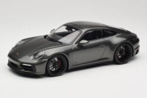 Porsche 911 992 Carrera 4 GTS Green Metallic Minichamps 1:18 155063101 Metaal