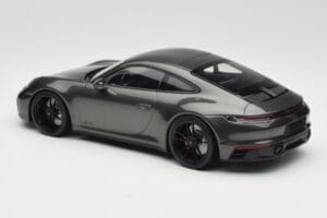Porsche 911 992 Carrera 4 GTS Green Metallic Minichamps 1:18 155063101 Metaal — afbeelding 5 van 6